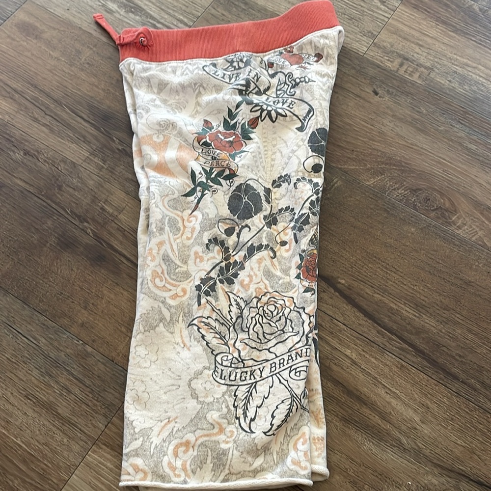Lucky Brand girls crop sweats tattoo print - Picture 8 of 8